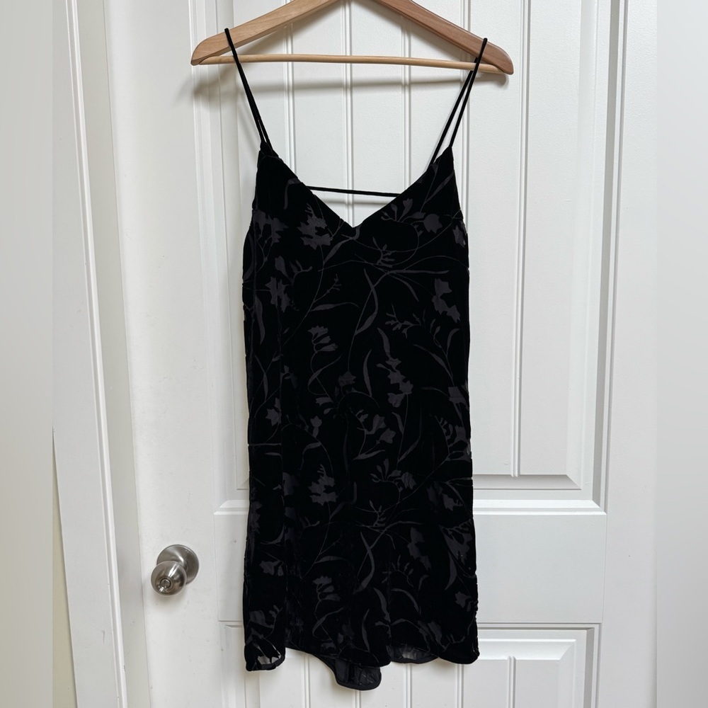 Monk & Lou Black Floral Velvet Spaghetti  Strap Lined Mini Shift Dress. Size XL